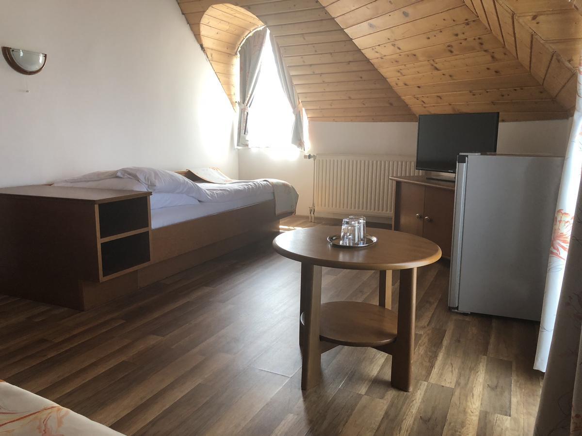 Zoeldteto Panzio Bed & Breakfast Balatonfured Ngoại thất bức ảnh