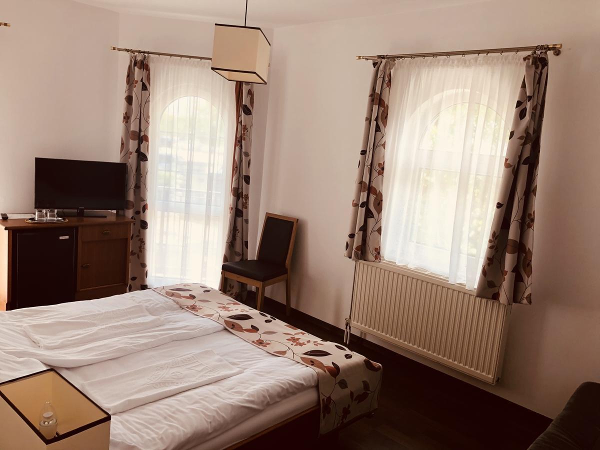 Zoeldteto Panzio Bed & Breakfast Balatonfured Ngoại thất bức ảnh