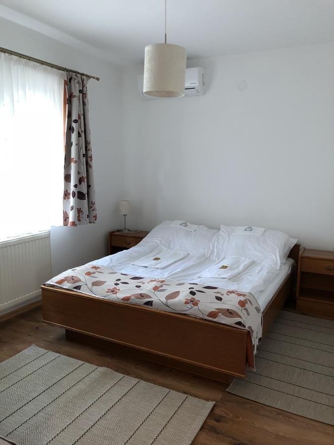 Zoeldteto Panzio Bed & Breakfast Balatonfured Ngoại thất bức ảnh
