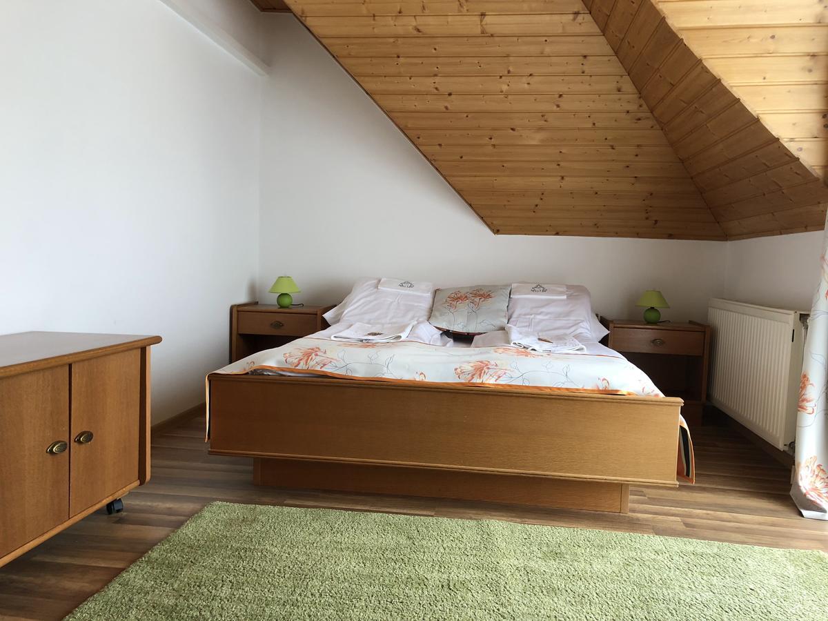 Zoeldteto Panzio Bed & Breakfast Balatonfured Ngoại thất bức ảnh