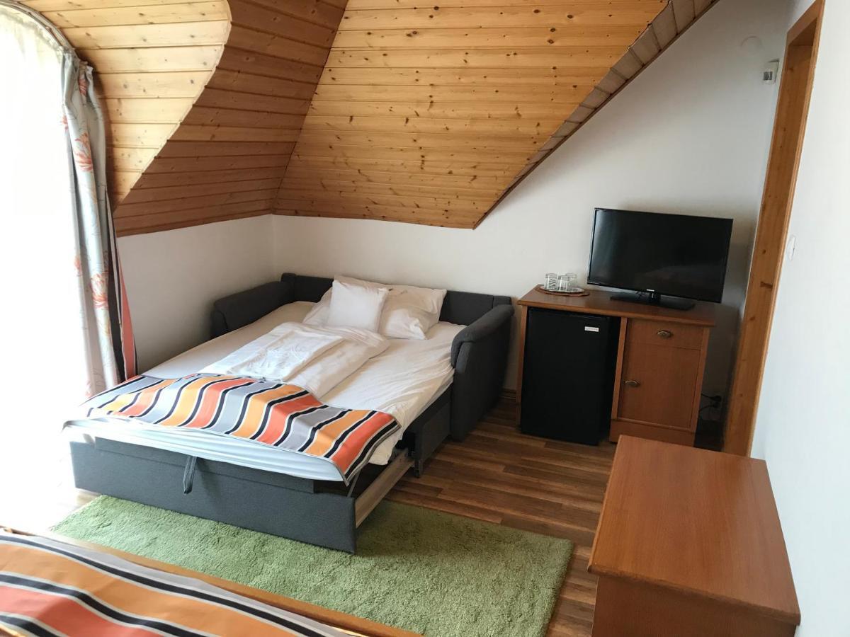 Zoeldteto Panzio Bed & Breakfast Balatonfured Ngoại thất bức ảnh