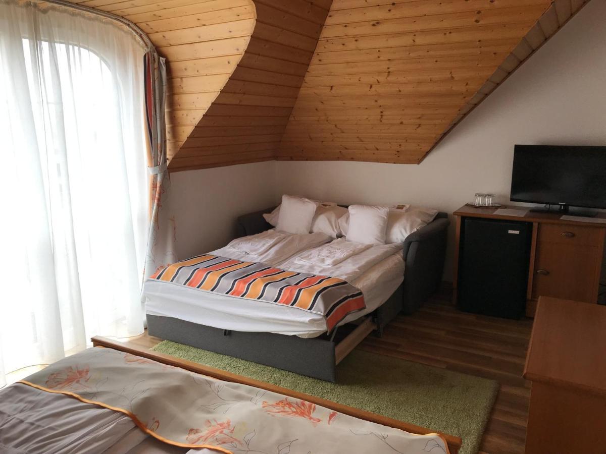 Zoeldteto Panzio Bed & Breakfast Balatonfured Ngoại thất bức ảnh