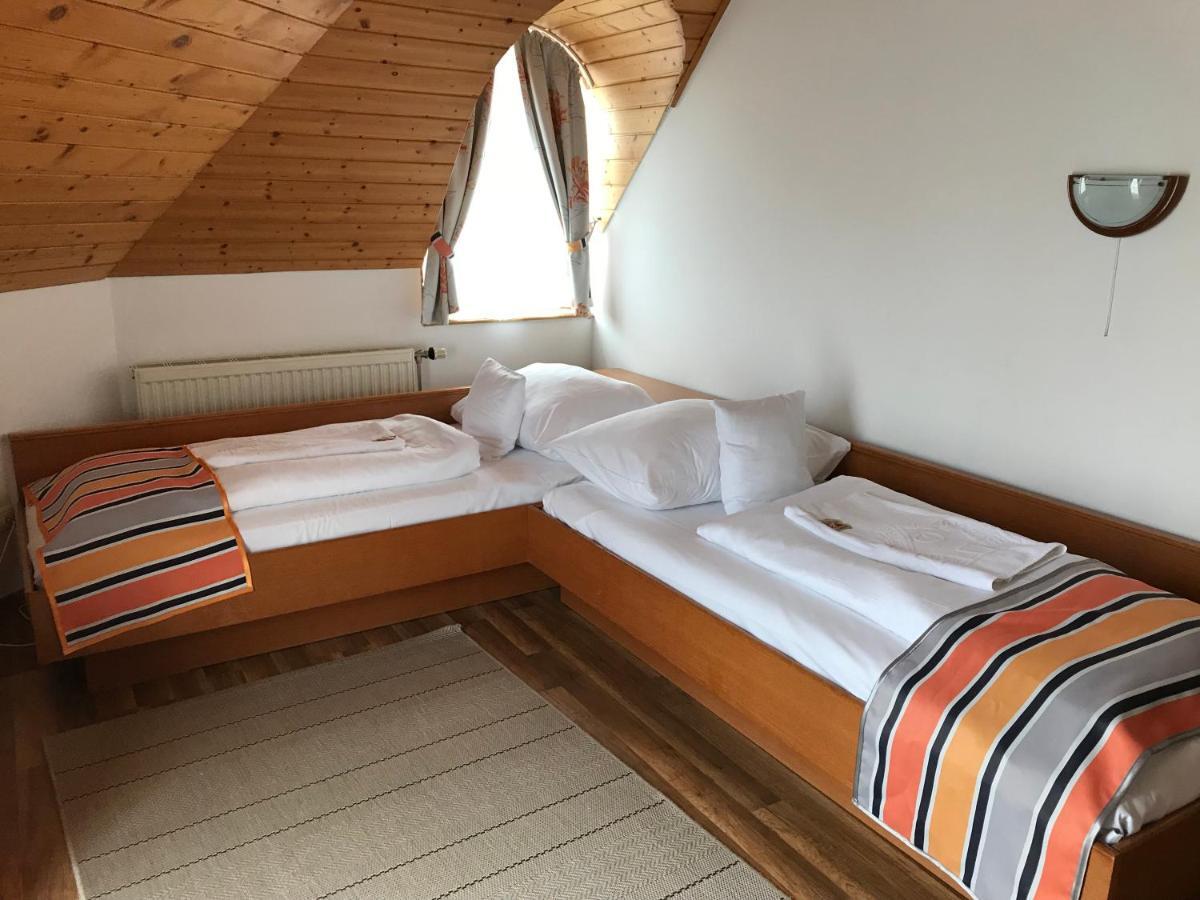 Zoeldteto Panzio Bed & Breakfast Balatonfured Ngoại thất bức ảnh