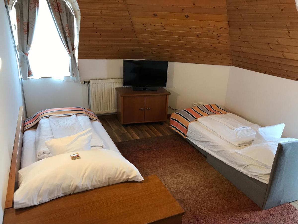 Zoeldteto Panzio Bed & Breakfast Balatonfured Ngoại thất bức ảnh