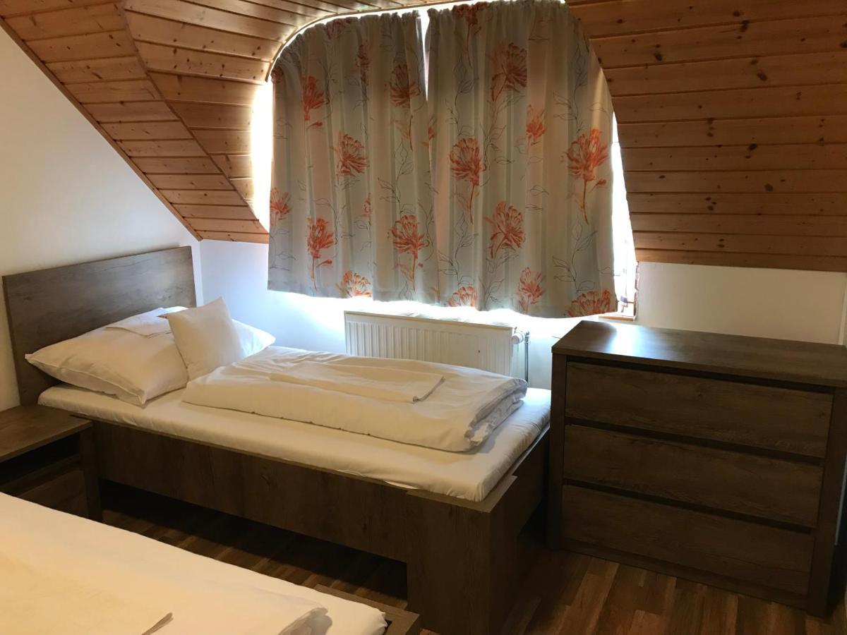 Zoeldteto Panzio Bed & Breakfast Balatonfured Ngoại thất bức ảnh