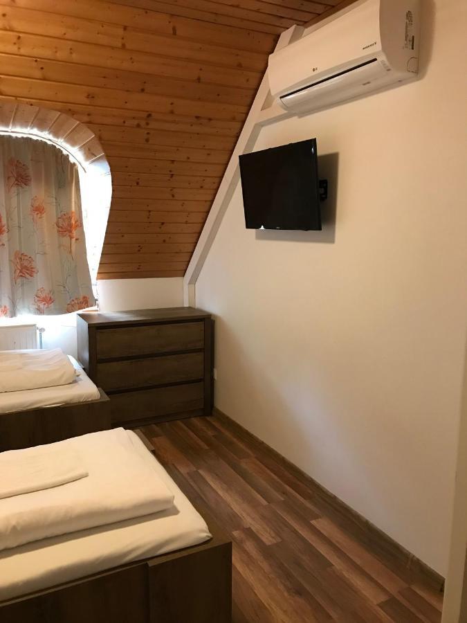 Zoeldteto Panzio Bed & Breakfast Balatonfured Ngoại thất bức ảnh